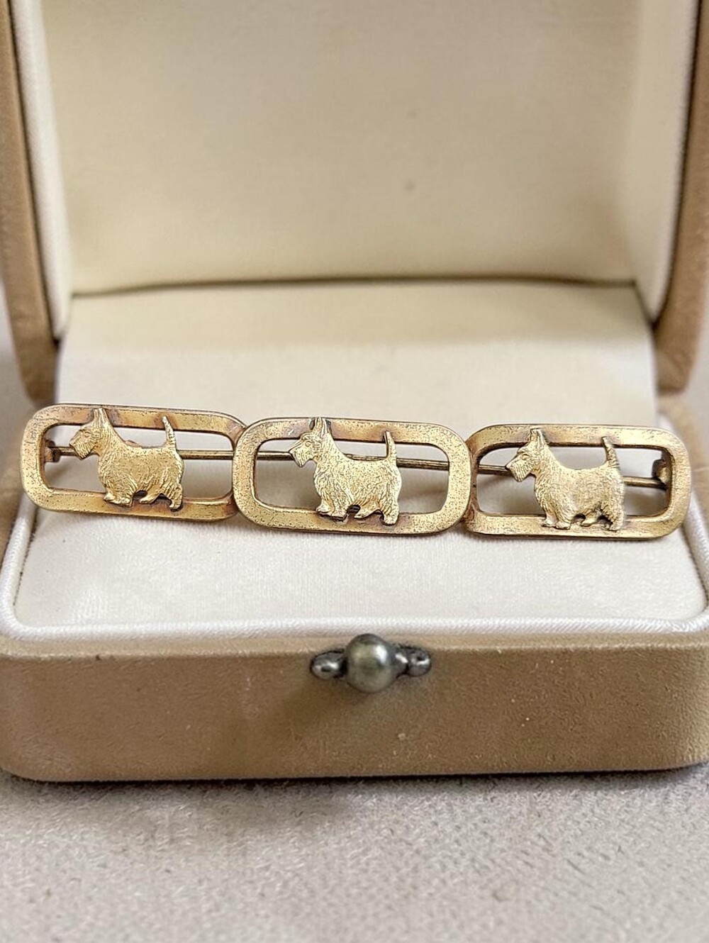 🐶 Antique Scottie Dog Bar Brooch